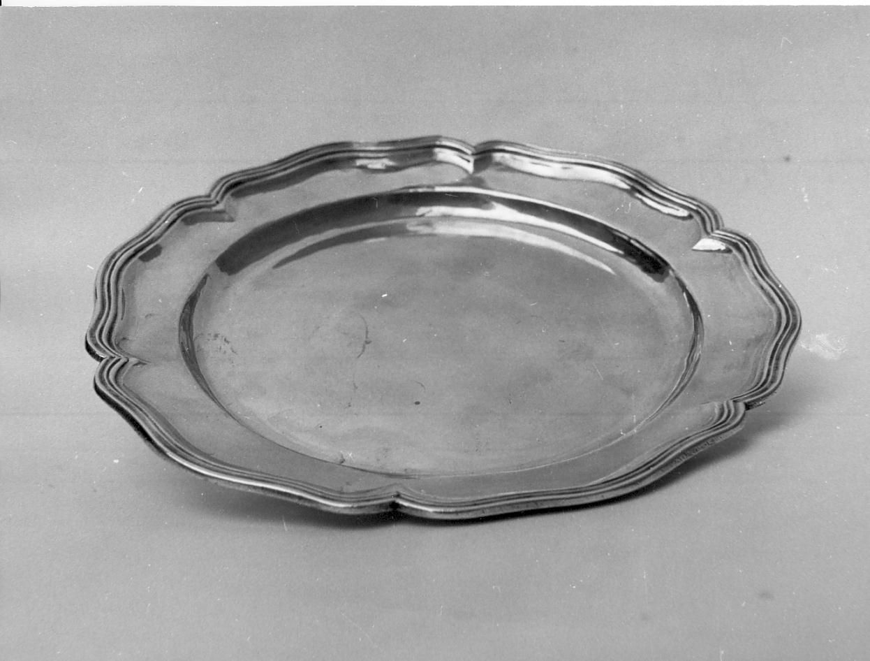 piatto, opera isolata - manifattura lombarda (fine/inizio secc. XVIII/ XIX)