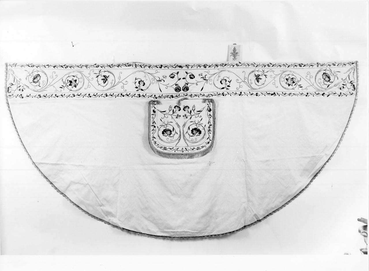 piviale, elemento d'insieme - manifattura lombarda (sec. XIX, sec. XX)