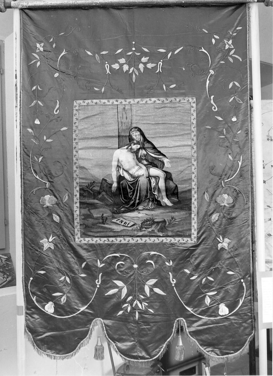 Pietà (stendardo processionale, insieme) - manifattura lombarda (ultimo quarto sec. XIX)