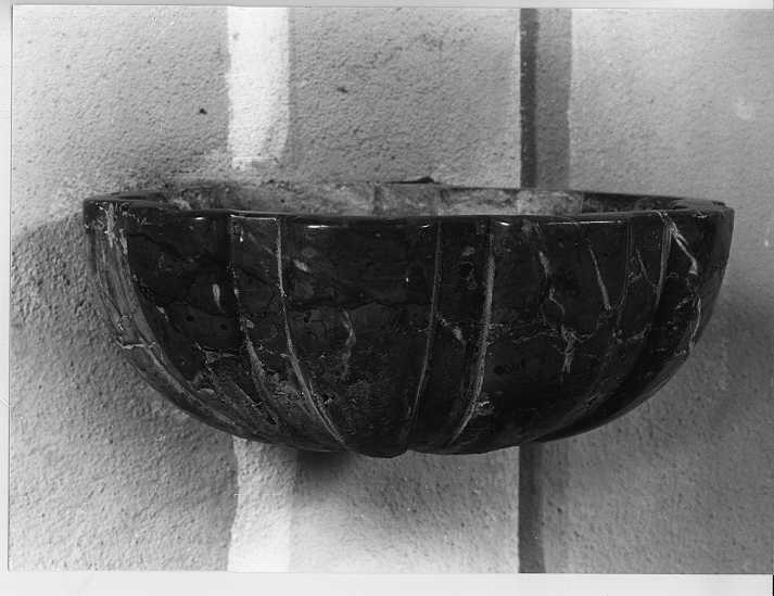 acquasantiera - a conchiglia, coppia - ambito italiano (sec. XVIII)