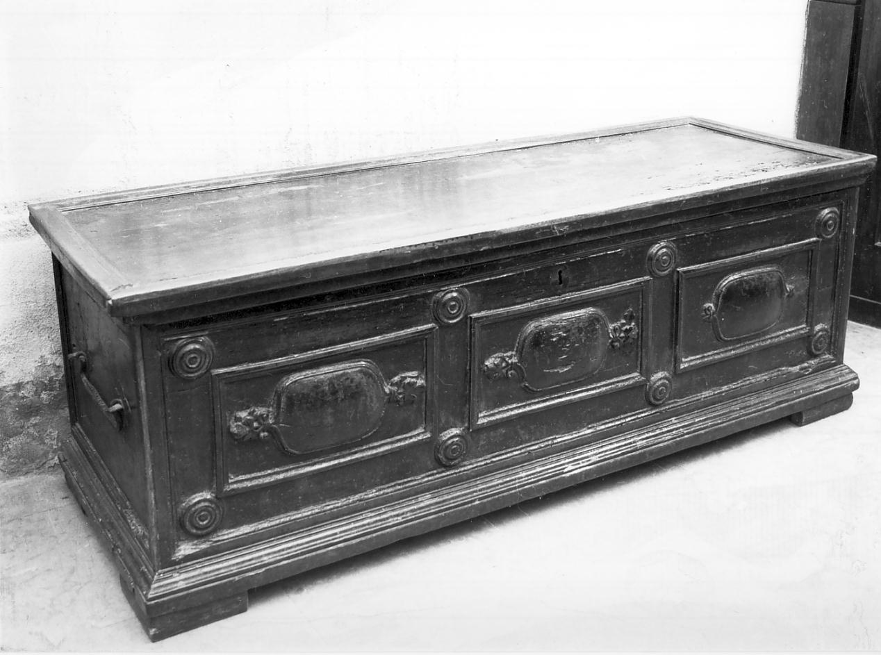 cassapanca, opera isolata - ambito mantovano (prima metà sec. XVIII)