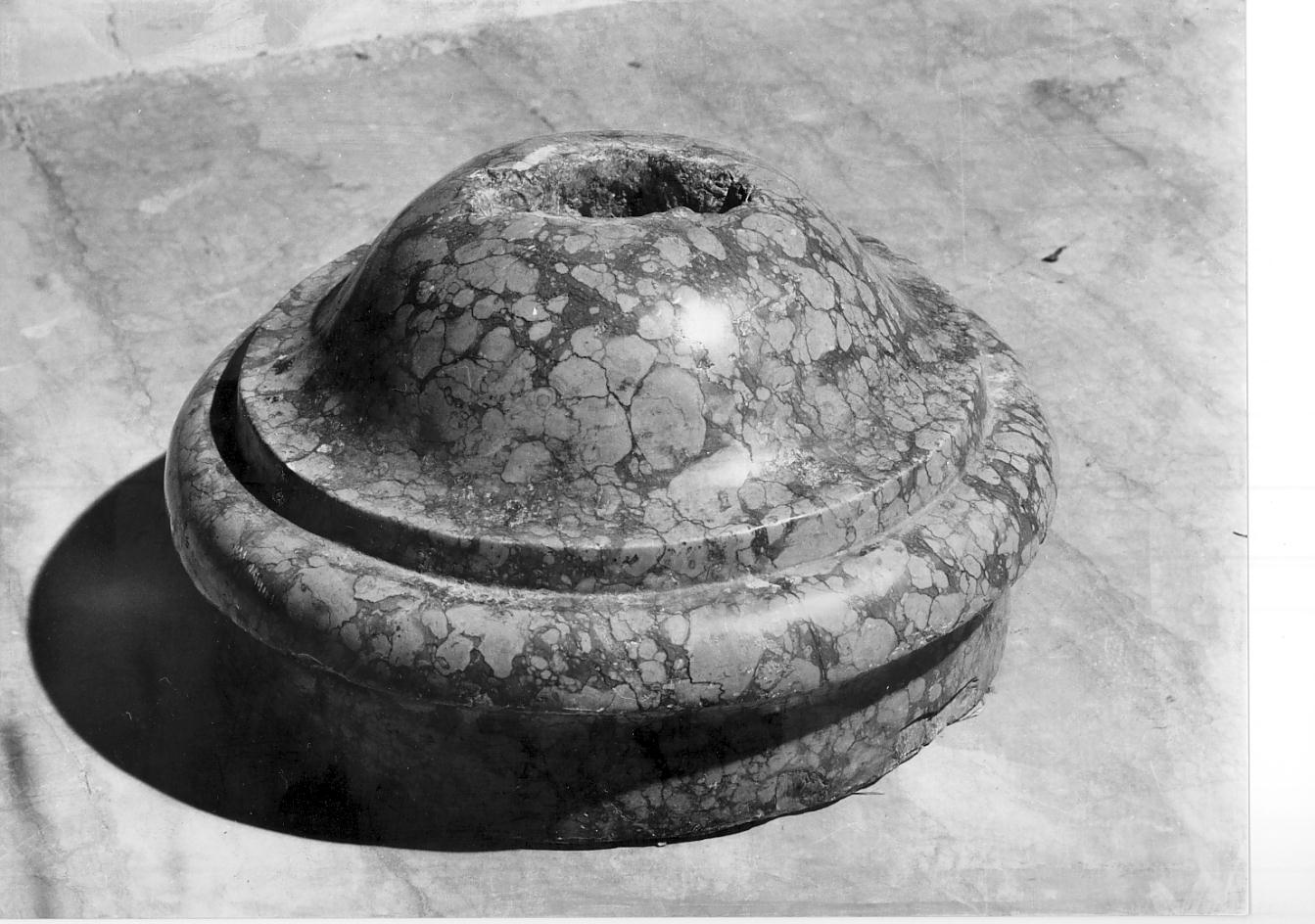 base per croce, opera isolata - ambito lombardo (prima metà sec. XVII)