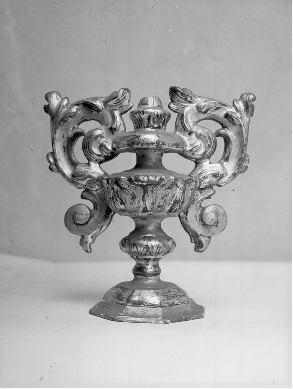 vaso d'altare con composizione floreale, serie - ambito cremonese (sec. XVIII)