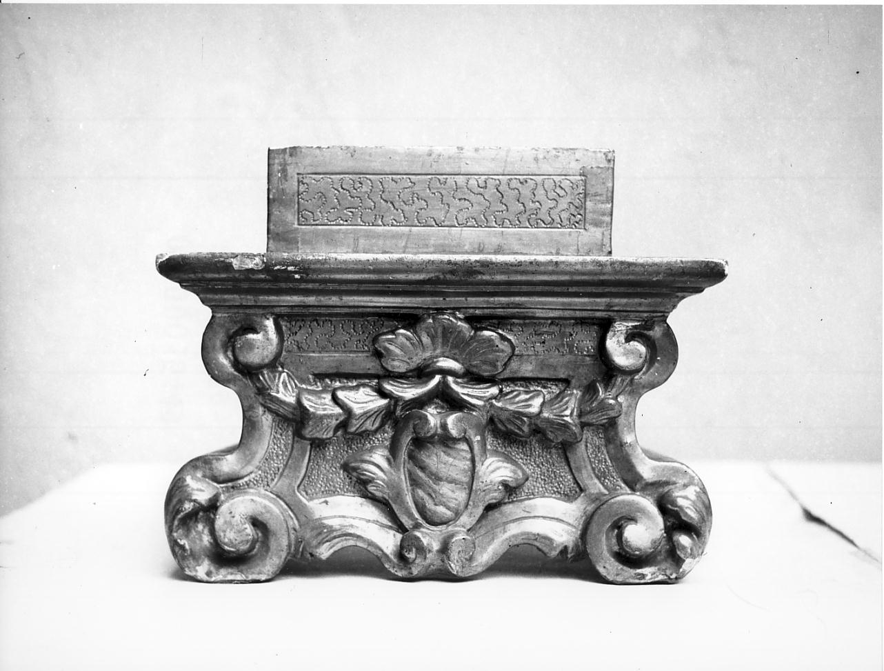 piedistallo, opera isolata - ambito cremonese (sec. XVIII)