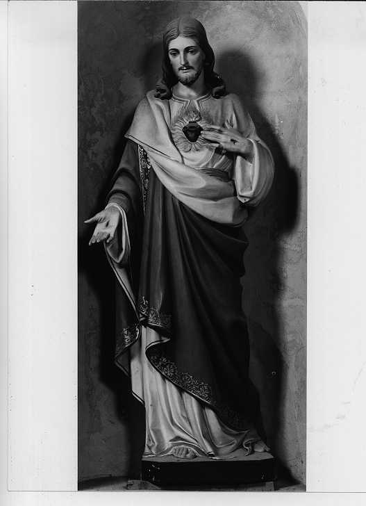 Sacro Cuore di Gesù (scultura, opera isolata) di Righetti Emilio (prima metà sec. XX)