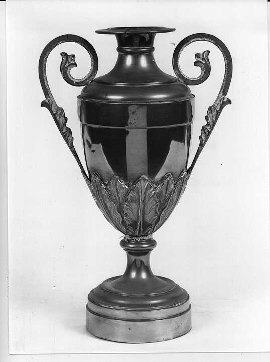 vaso d'altare con composizione floreale, serie - ambito lombardo (seconda metà sec. XIX)