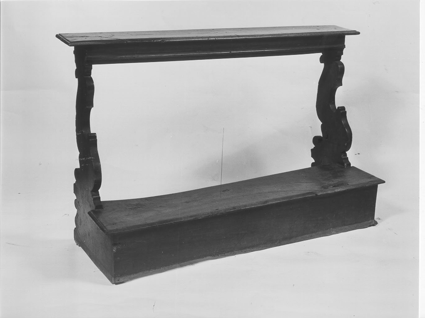 inginocchiatoio, opera isolata - manifattura mantovana (sec. XVIII)