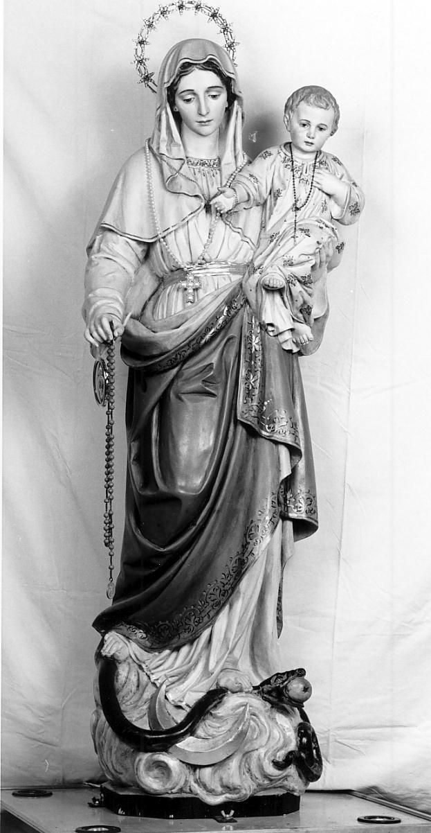 Madonna con Bambino (statua, opera isolata) di Righetti Emilio (primo quarto sec. XX)