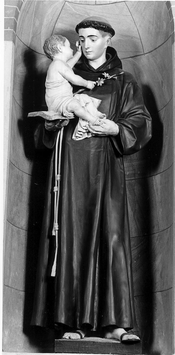 Sant'Antonio da Padova con il bambino (statua, opera isolata) di Righetti Emilio (primo quarto sec. XX)