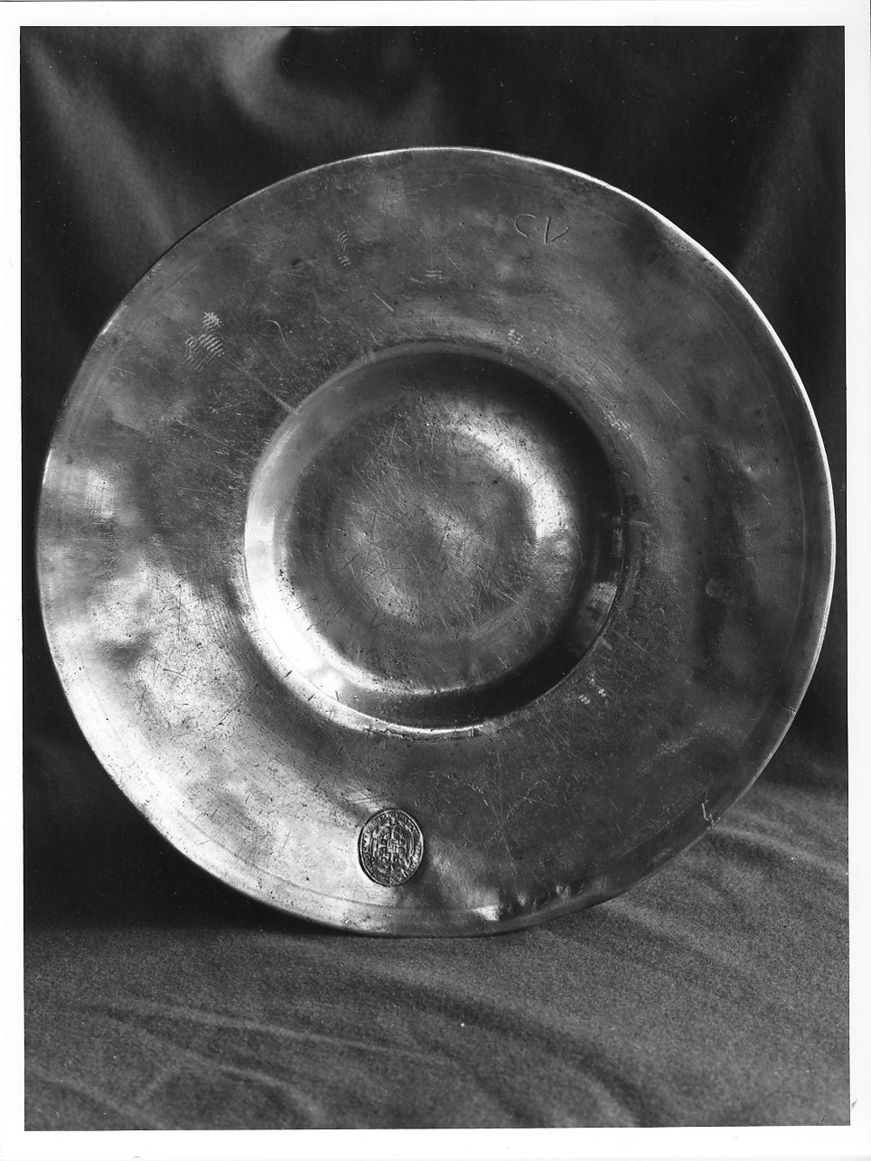 piatto, opera isolata - manifattura veneta (prima metà sec. XVIII)