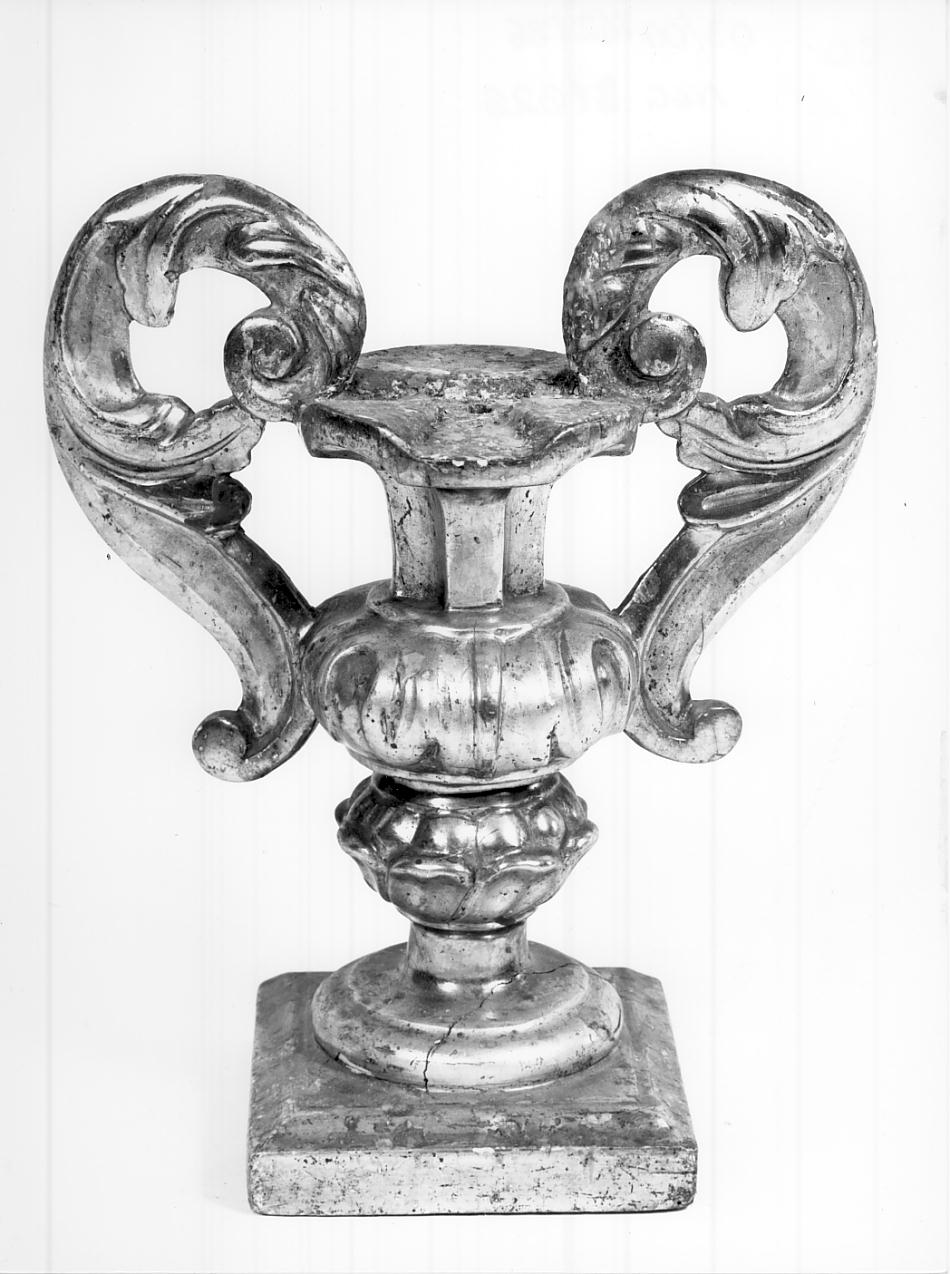 vaso d'altare con composizione floreale, opera isolata - ambito italiano (fine/inizio secc. XVIII/ XIX)