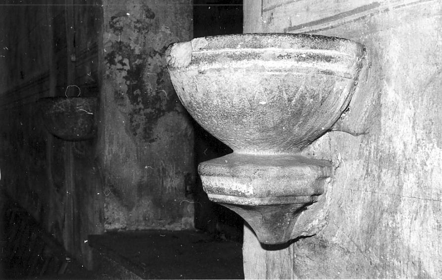 acquasantiera da parete, paio - ambito Italia settentrionale (sec. XV)