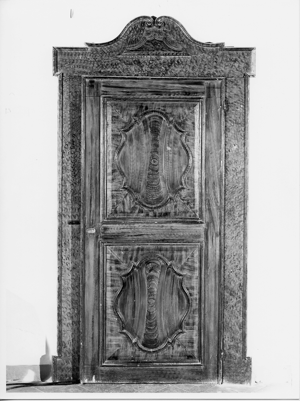 porta - ad un battente, opera isolata - ambito mantovano (seconda metà sec. XVIII)