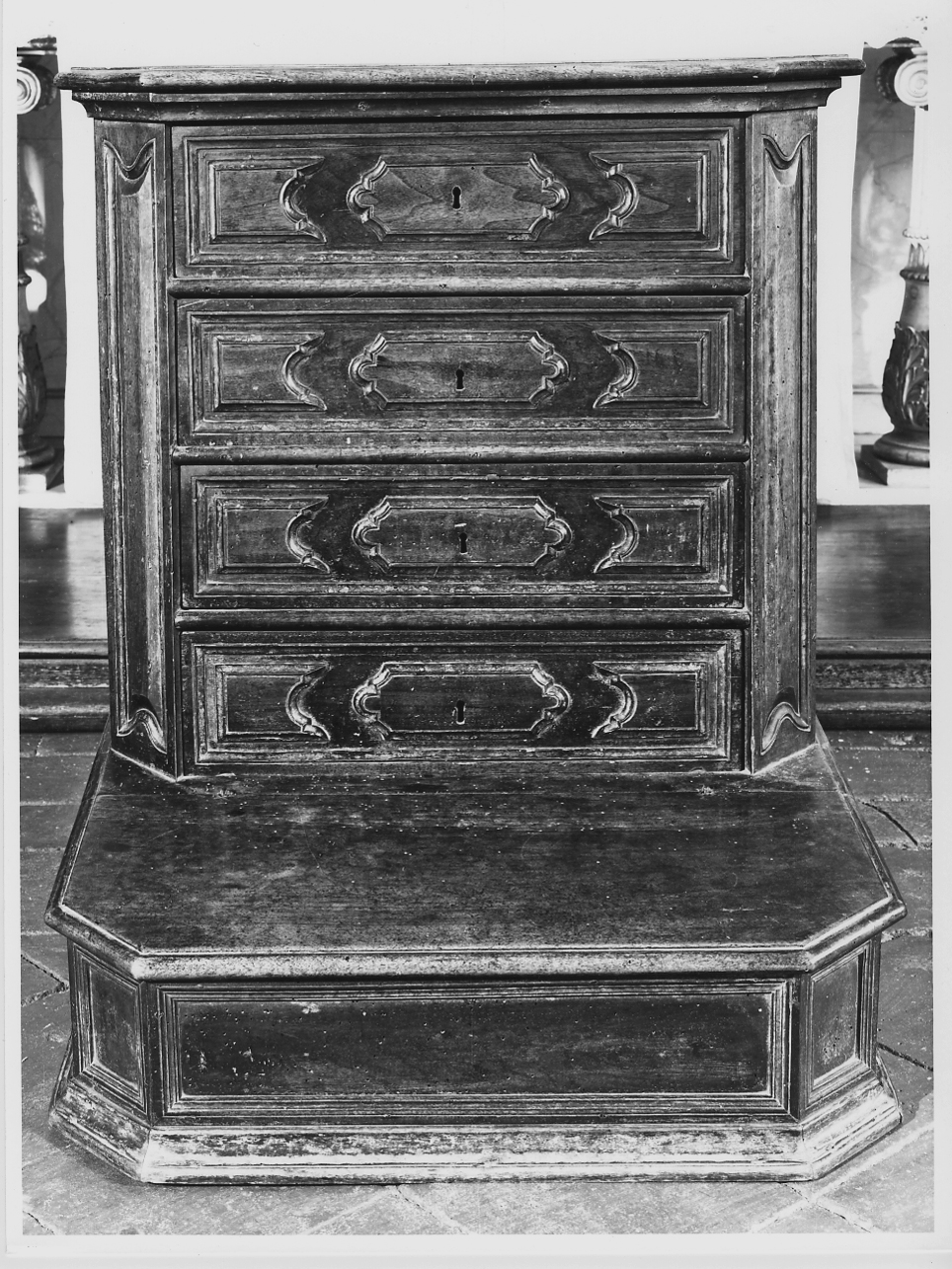 inginocchiatoio, opera isolata - ambito mantovano (seconda metà sec. XVII)