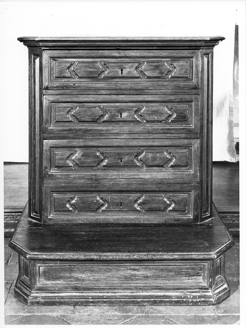 inginocchiatoio, opera isolata - ambito mantovano (seconda metà sec. XVII)