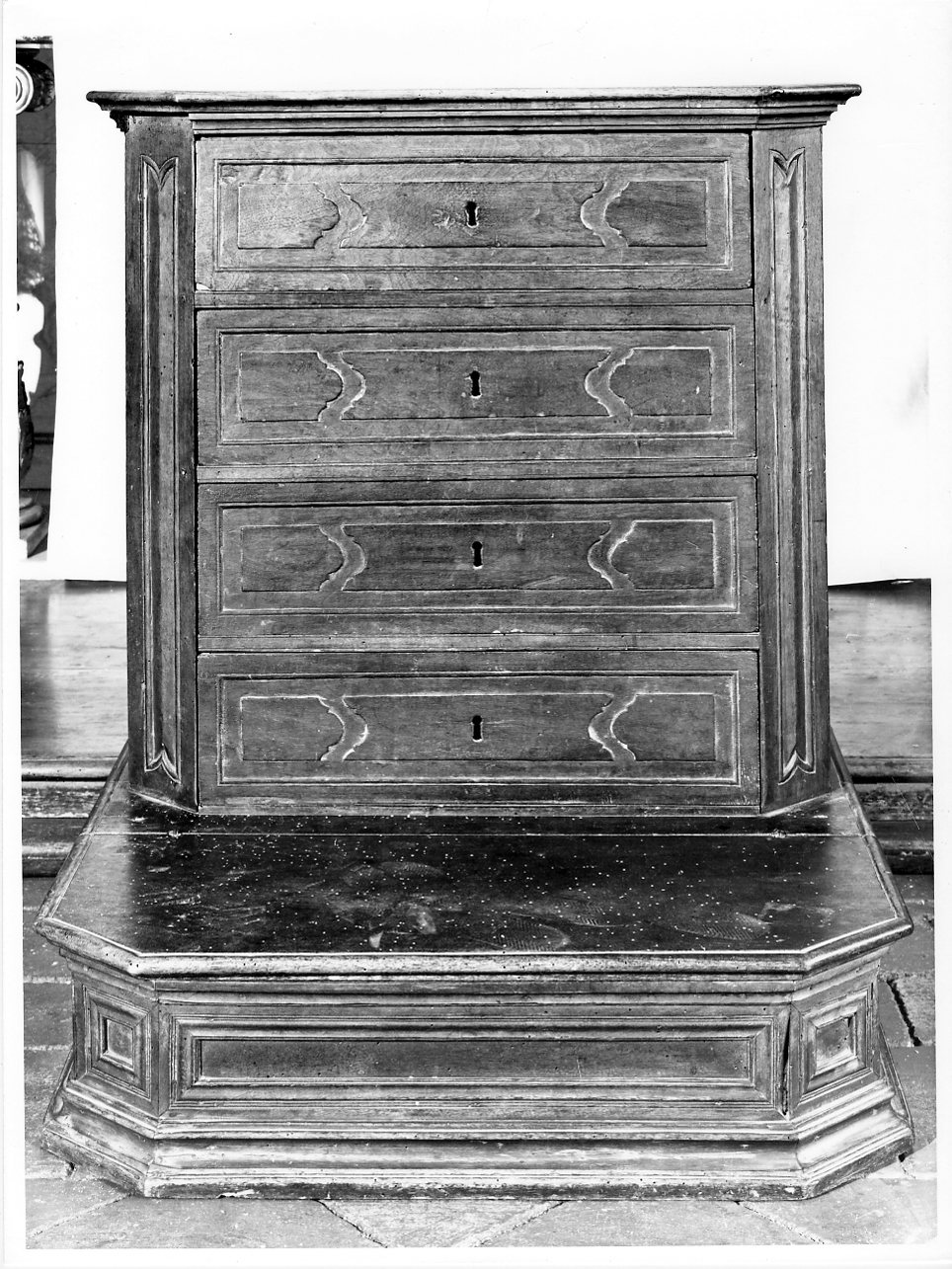 inginocchiatoio, opera isolata - ambito mantovano (seconda metà sec. XVII)