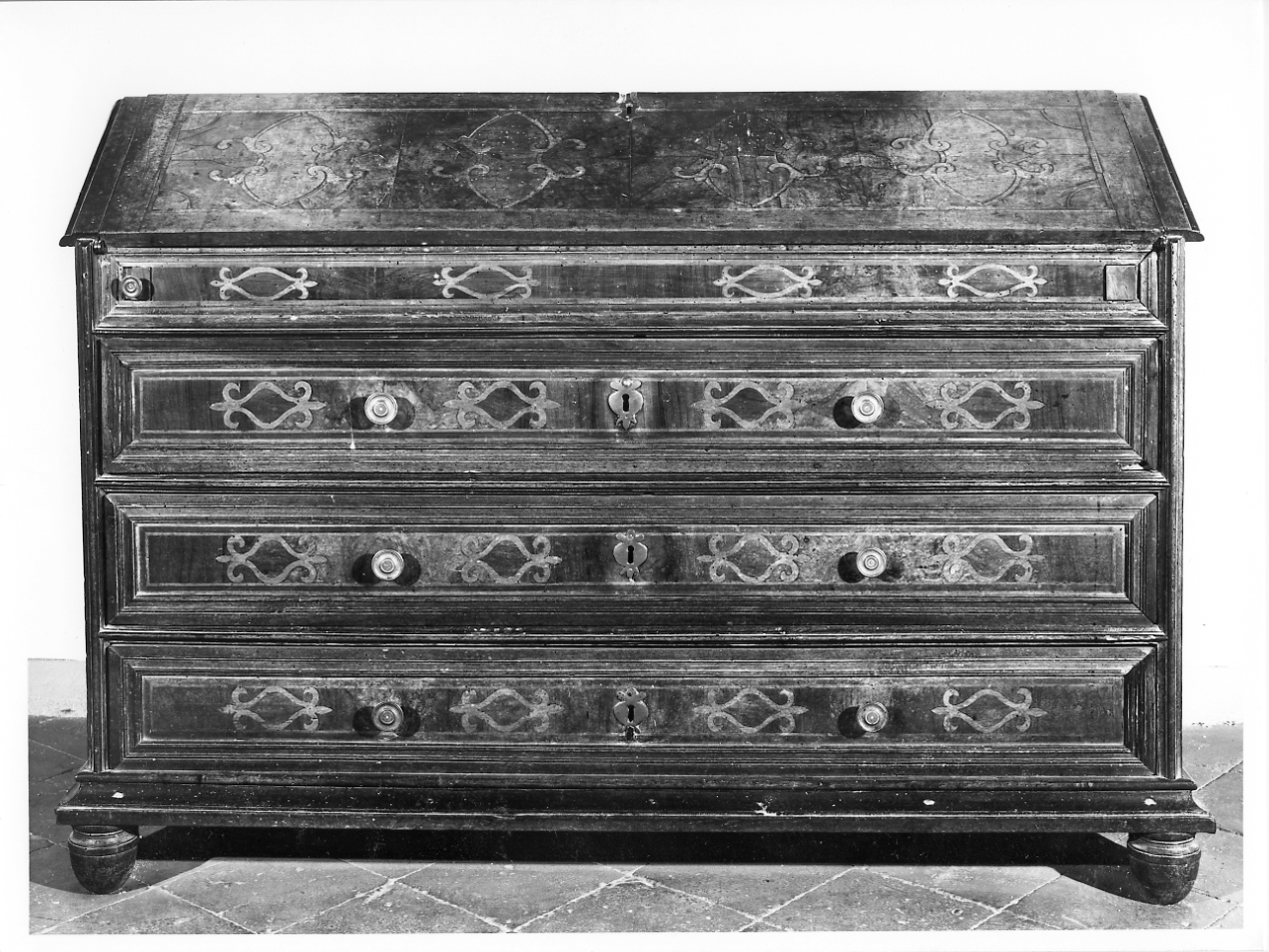 cassettone - a ribalta, opera isolata - ambito lombardo (seconda metà sec. XVII)