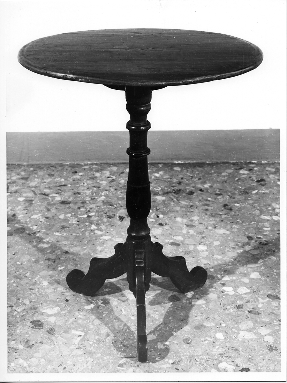 tavolino, opera isolata - ambito mantovano (seconda metà sec. XIX)