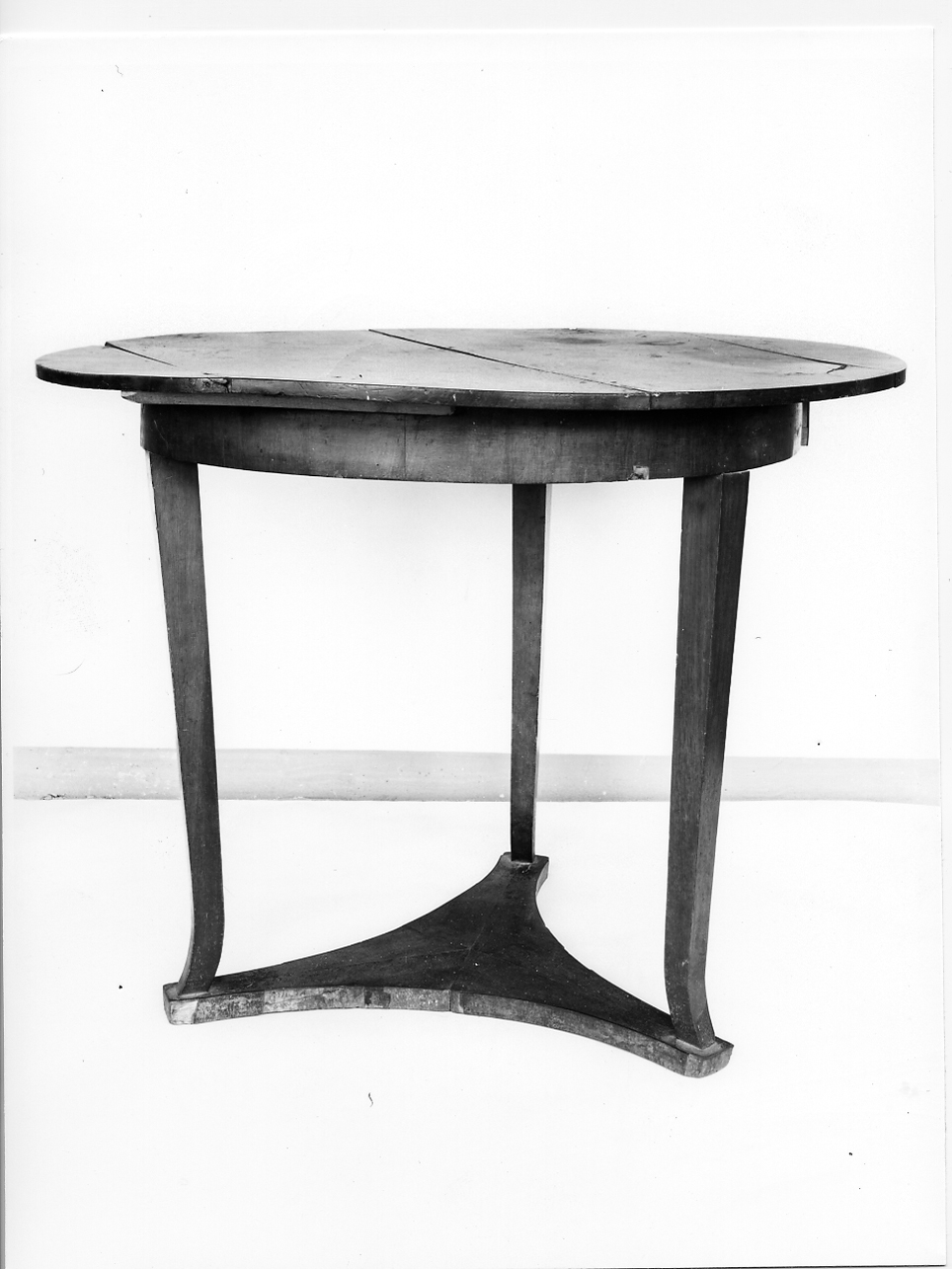 tavolo, opera isolata - ambito mantovano (prima metà sec. XIX)