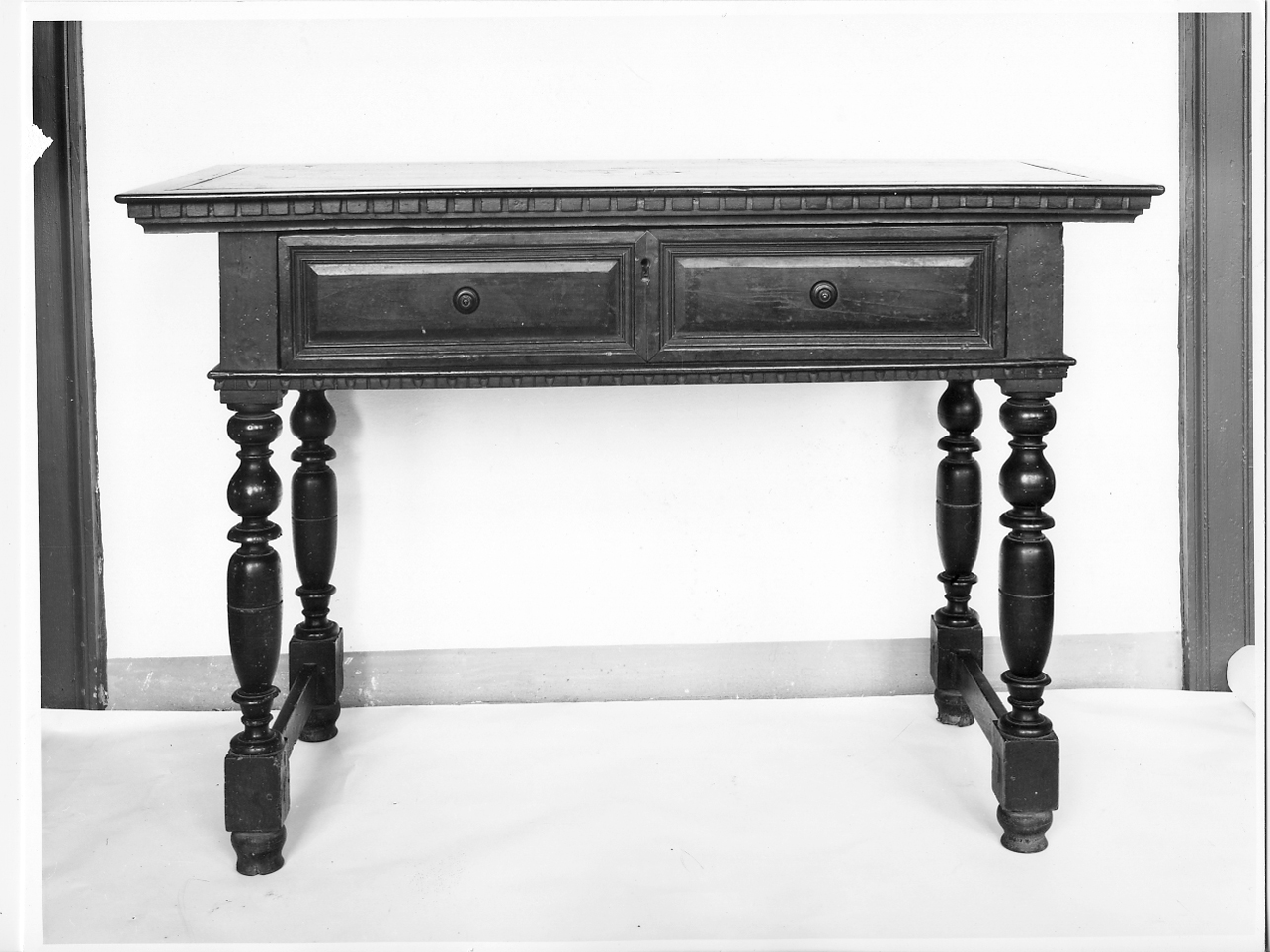 tavolo, opera isolata - ambito mantovano (prima metà sec. XVII)