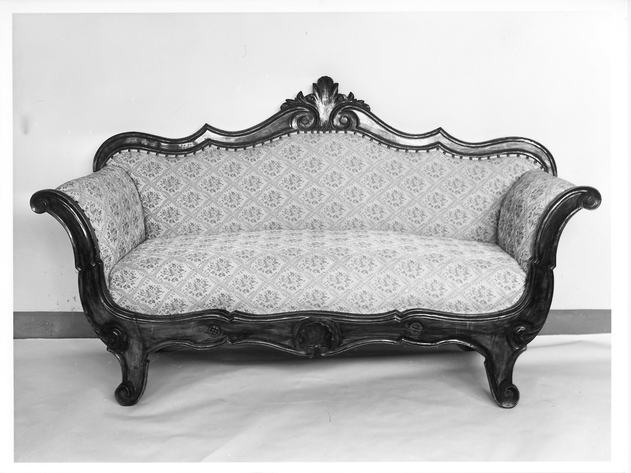 divanetto, opera isolata - ambito mantovano (prima metà sec. XIX)