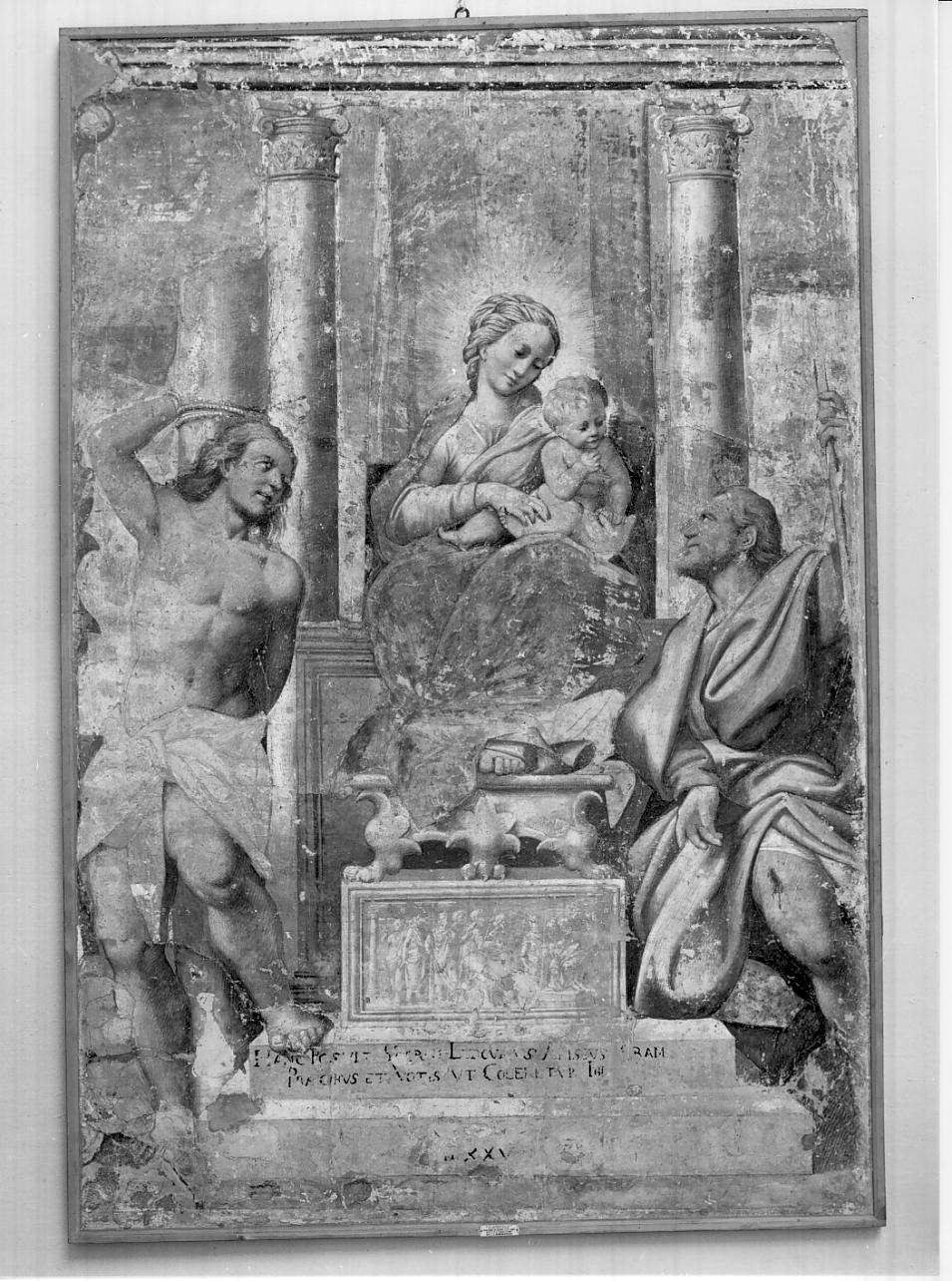 Madonna in trono con San Sebastiano e San Rocco (dipinto, opera isolata) di Gatti Bernardino detto Soiaro (prima metà sec. XVI)
