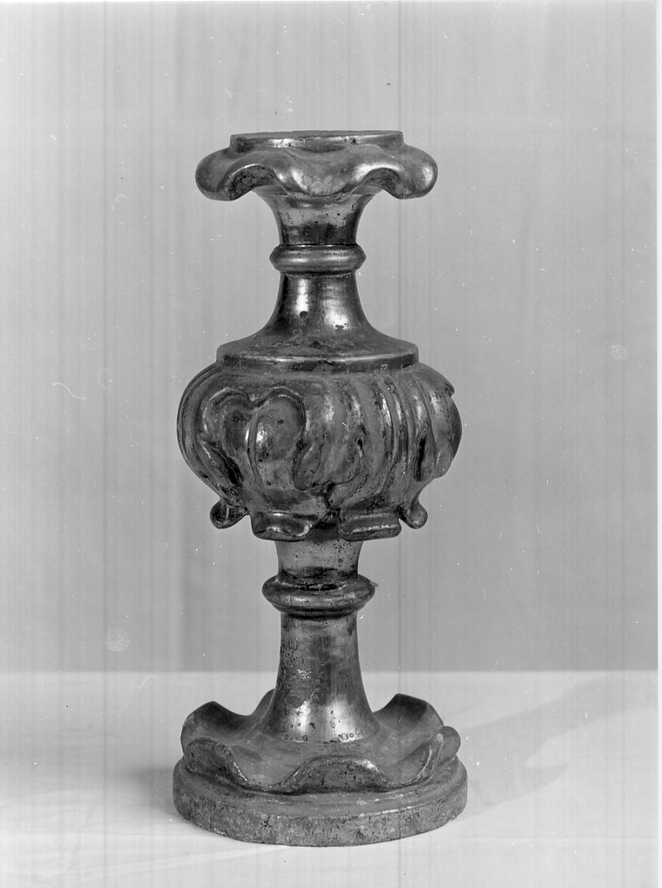 vaso d'altare con composizione floreale, serie - ambito mantovano (seconda metà sec. XVIII)