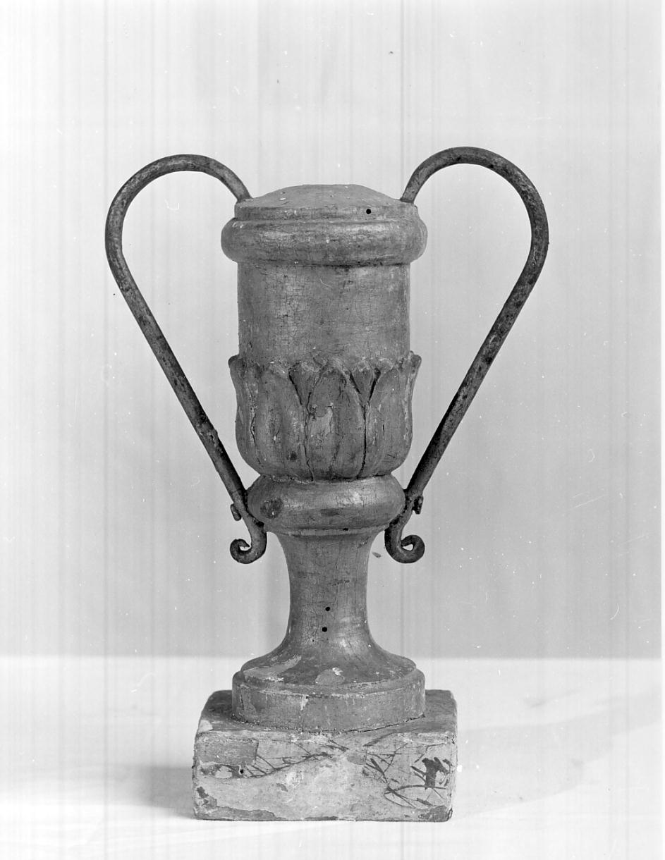 vaso d'altare con composizione floreale, serie - ambito mantovano (prima metà sec. XIX)