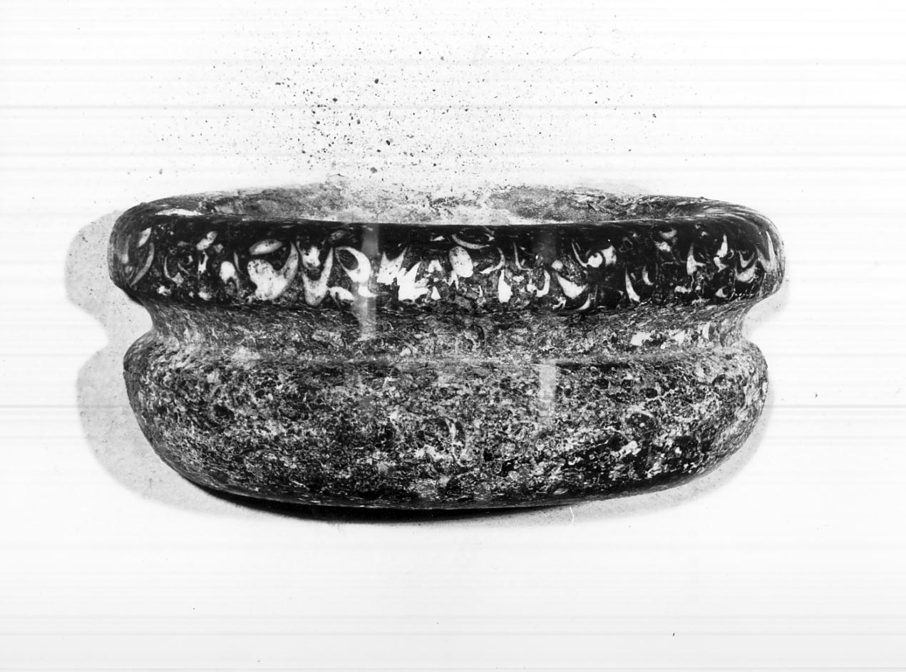 acquasantiera da parete, opera isolata - ambito italiano (sec. XVII)