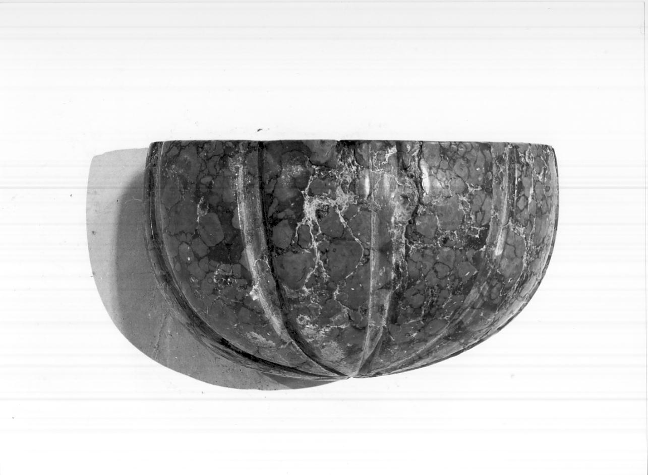 acquasantiera da parete, opera isolata - ambito italiano (fine sec. XVII)