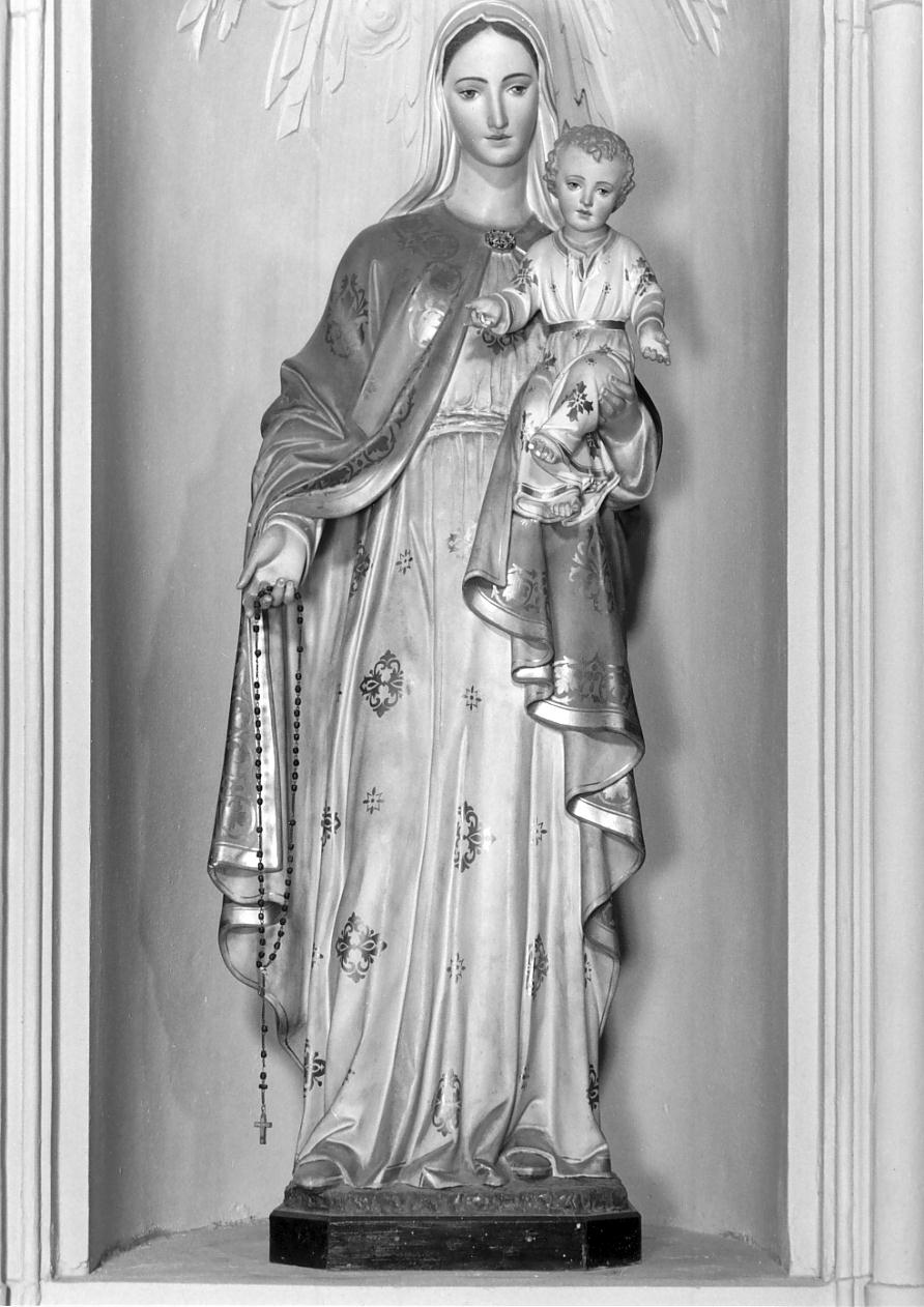 Madonna del Rosario (statua, opera isolata) di Raffaelli Luigi ditta (primo quarto sec. XX)
