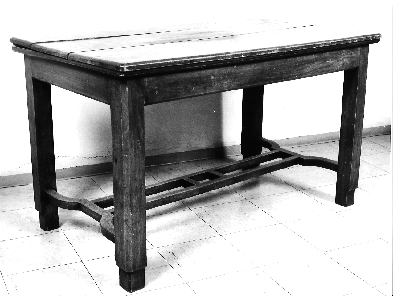 tavolo, opera isolata - ambito mantovano (inizio sec. XX)