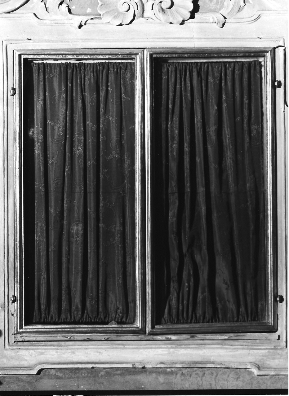 finestra, coppia - ambito mantovano (prima metà sec. XVIII)