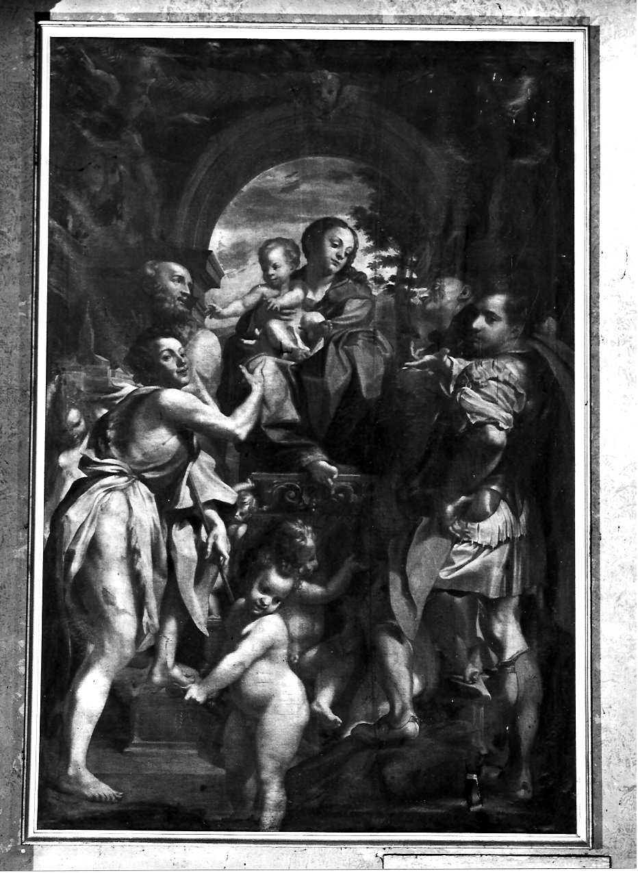 Madonna con Bambino e Santi (dipinto, opera isolata) di Aretusi Cesare (attribuito) (fine/inizio secc. XVI/ XVII)