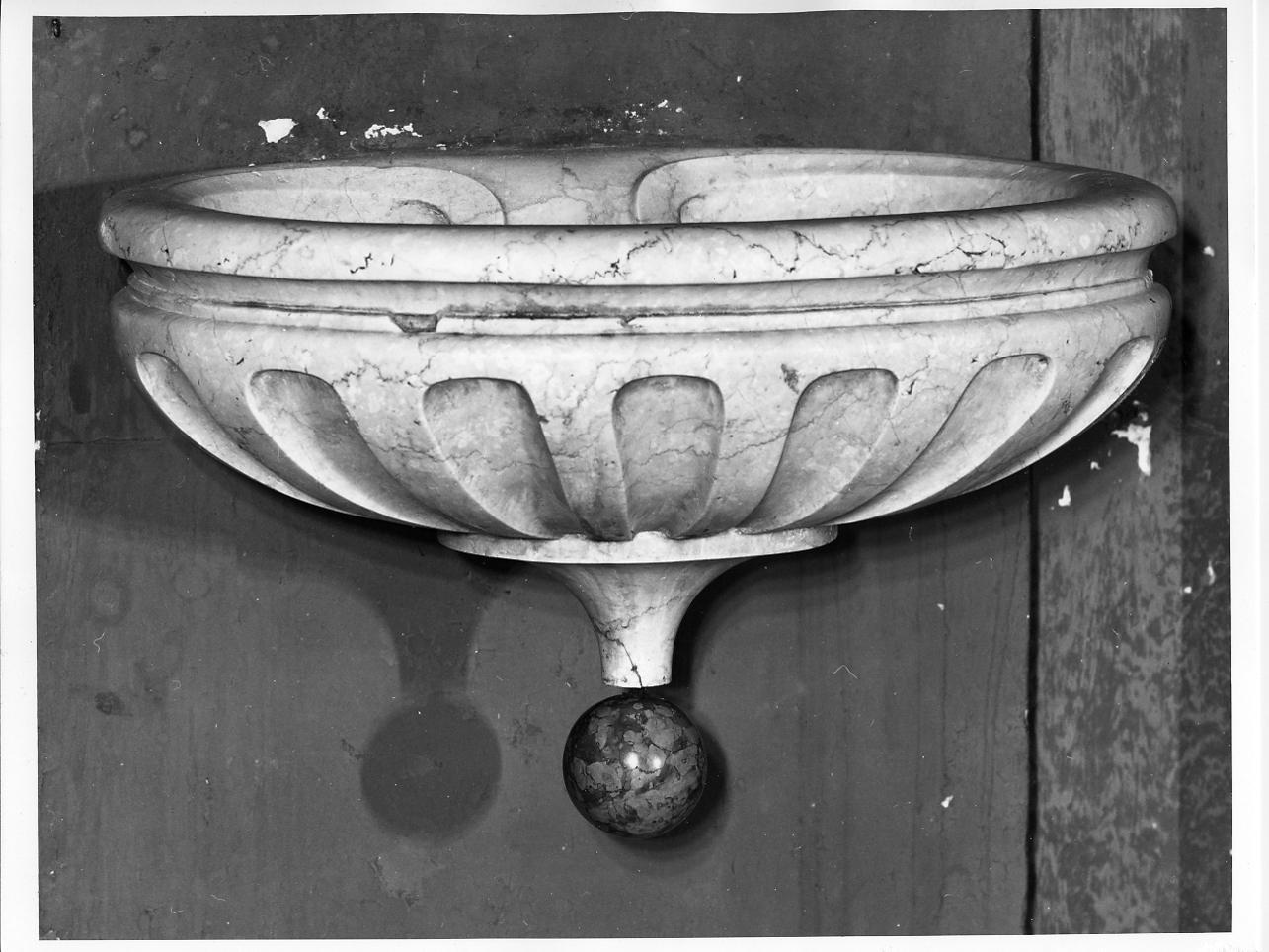 acquasantiera da parete, serie - ambito mantovano (sec. XVIII)