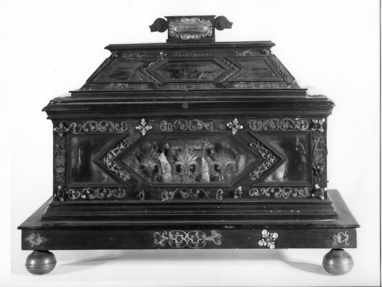 reliquiario a teca - a urna, serie - ambito mantovano (sec. XVII)