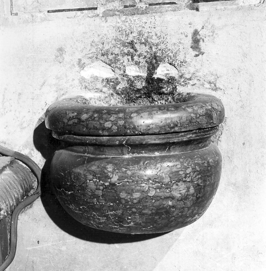 acquasantiera, opera isolata - ambito mantovano (sec. XVII)