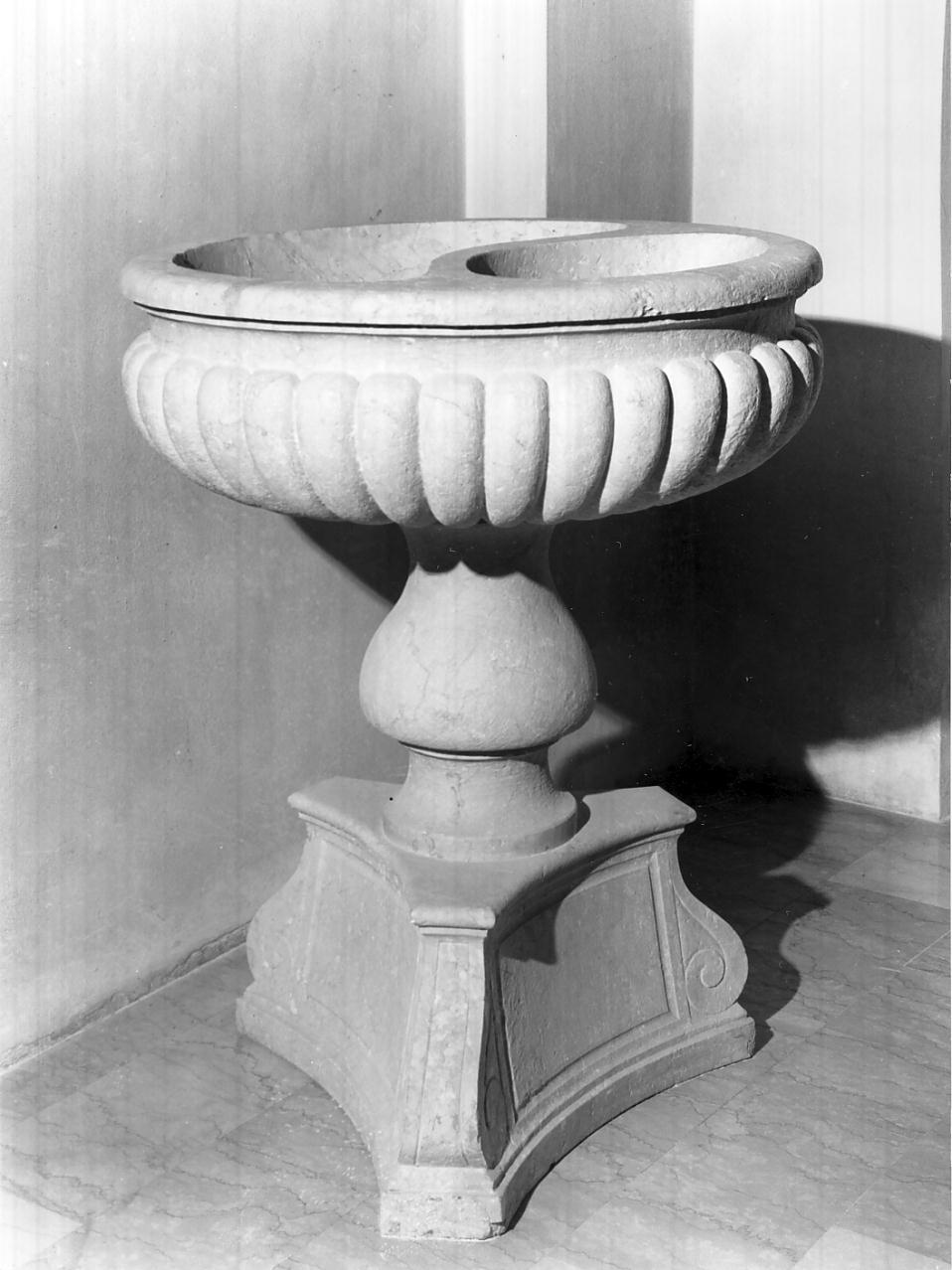 fonte battesimale, opera isolata - ambito mantovano (sec. XVIII)