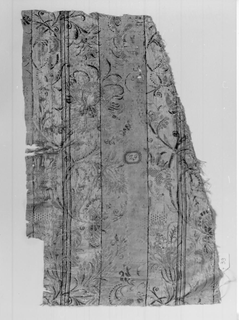 tessuto, frammento - manifattura italiana, manifattura francese (seconda metà sec. XVII)