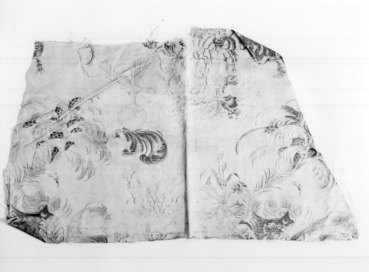 tessuto, frammento - manifattura italiana, manifattura francese (secondo quarto sec. XVIII)