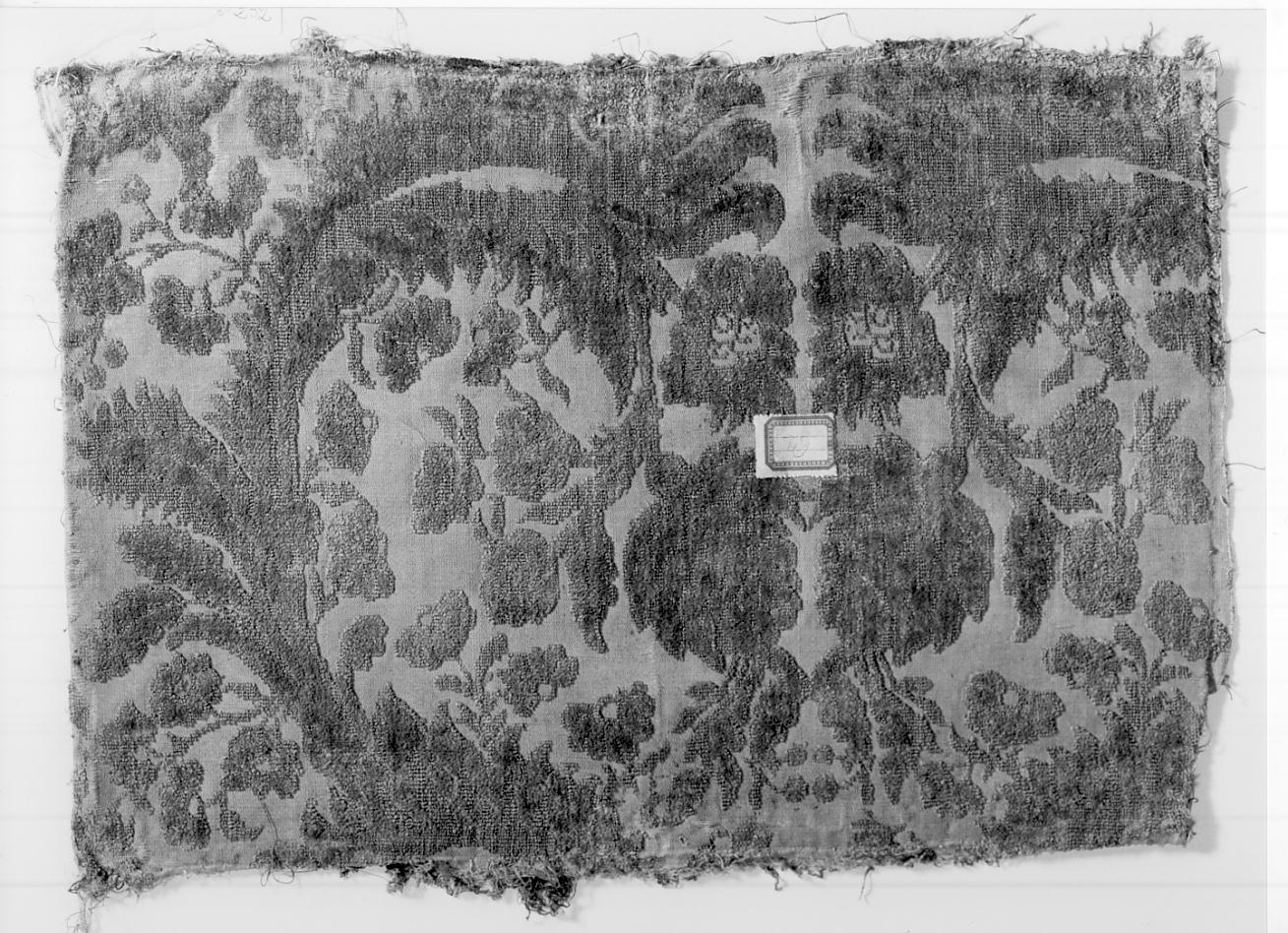 tessuto, frammento - manifattura italiana (terzo quarto sec. XVII)