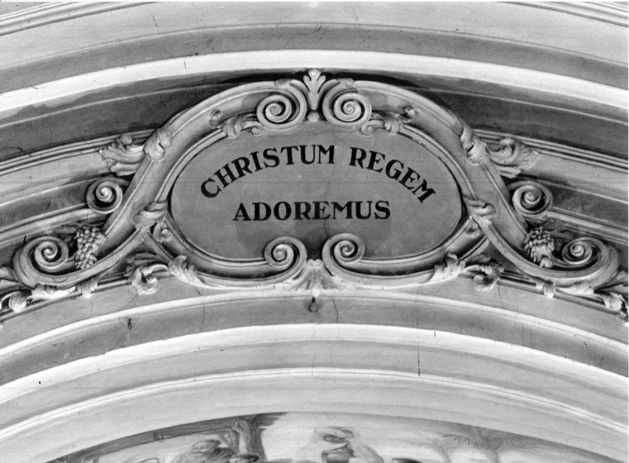 cartiglio con iscrizione (decorazione plastica, elemento d'insieme) - ambito mantovano (sec. XVIII)