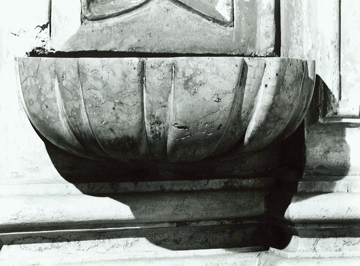 acquasantiera da parete, opera isolata - ambito italiano (sec. XVII)