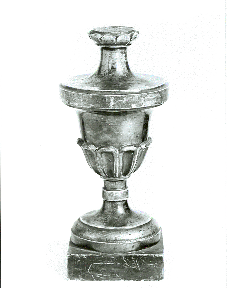 vaso d'altare con composizione floreale, serie - ambito italiano (seconda metà sec. XVIII)