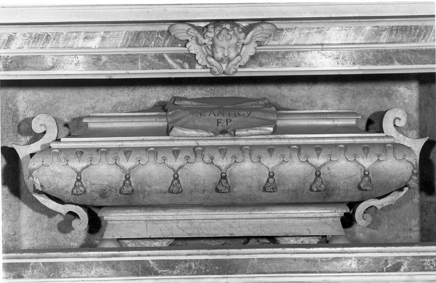 monumento funebre, opera isolata di Calegari Sante il Vecchio (attribuito) (prima metà sec. XVIII)