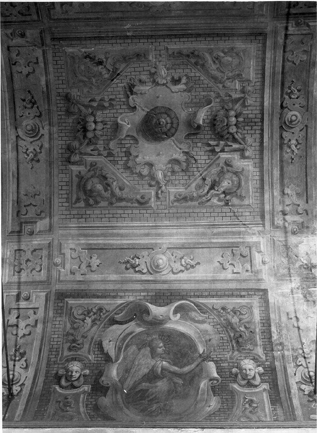 motivi decorativi e angelo (dipinto, elemento d'insieme) di Sandrini Tommaso (attribuito), Gandino Antonio (attribuito), Gandini Bernardino (attribuito) (sec. XVII)