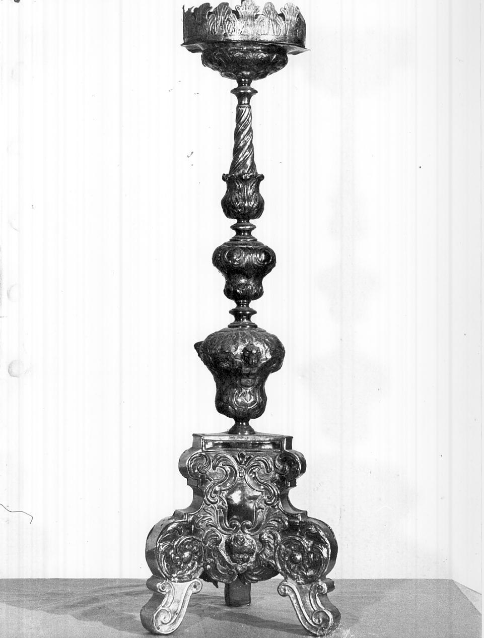 candeliere d'altare, serie - ambito italiano (sec. XVII)