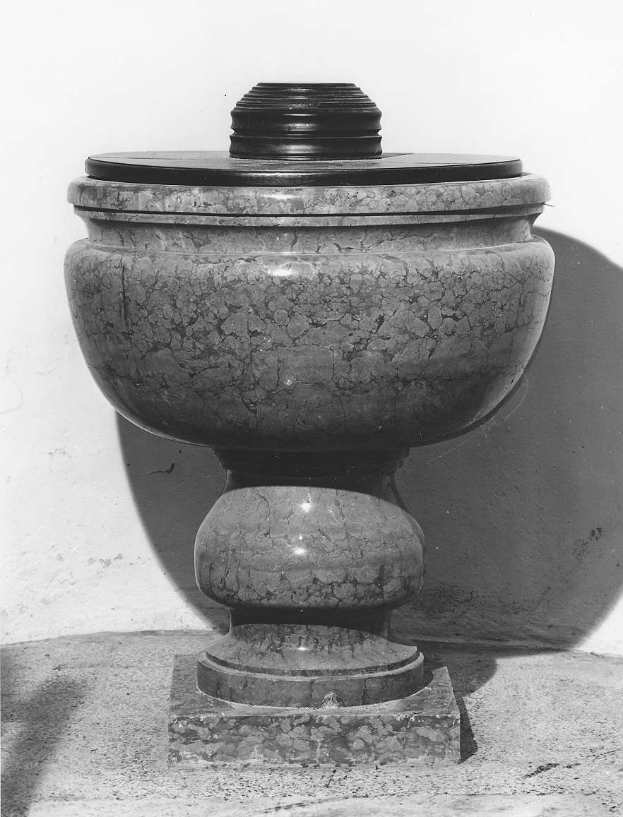 fonte battesimale - a vasca, opera isolata - ambito italiano (sec. XVIII)