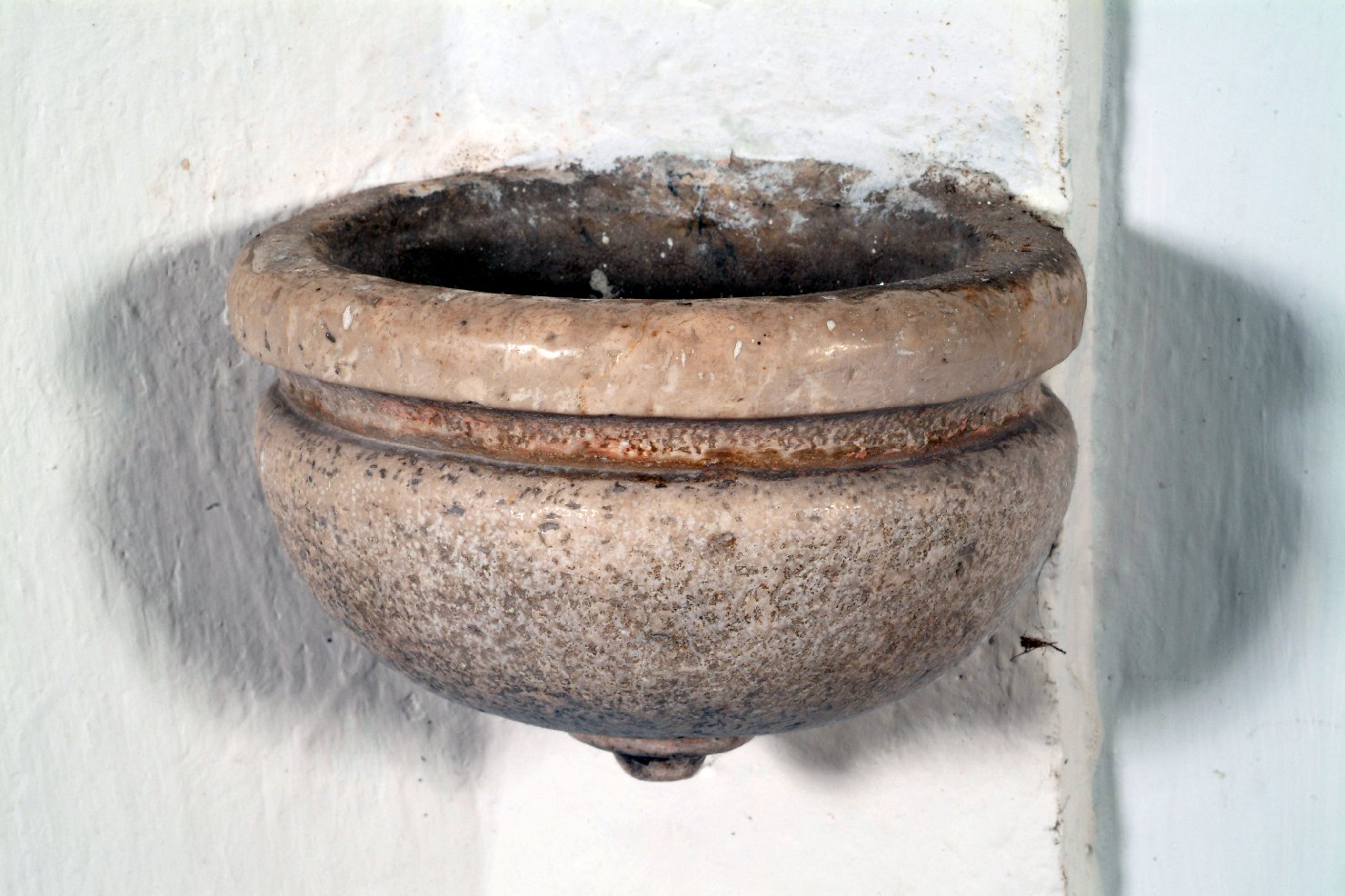 acquasantiera da parete, opera isolata - ambito lombardo (sec. XVII)