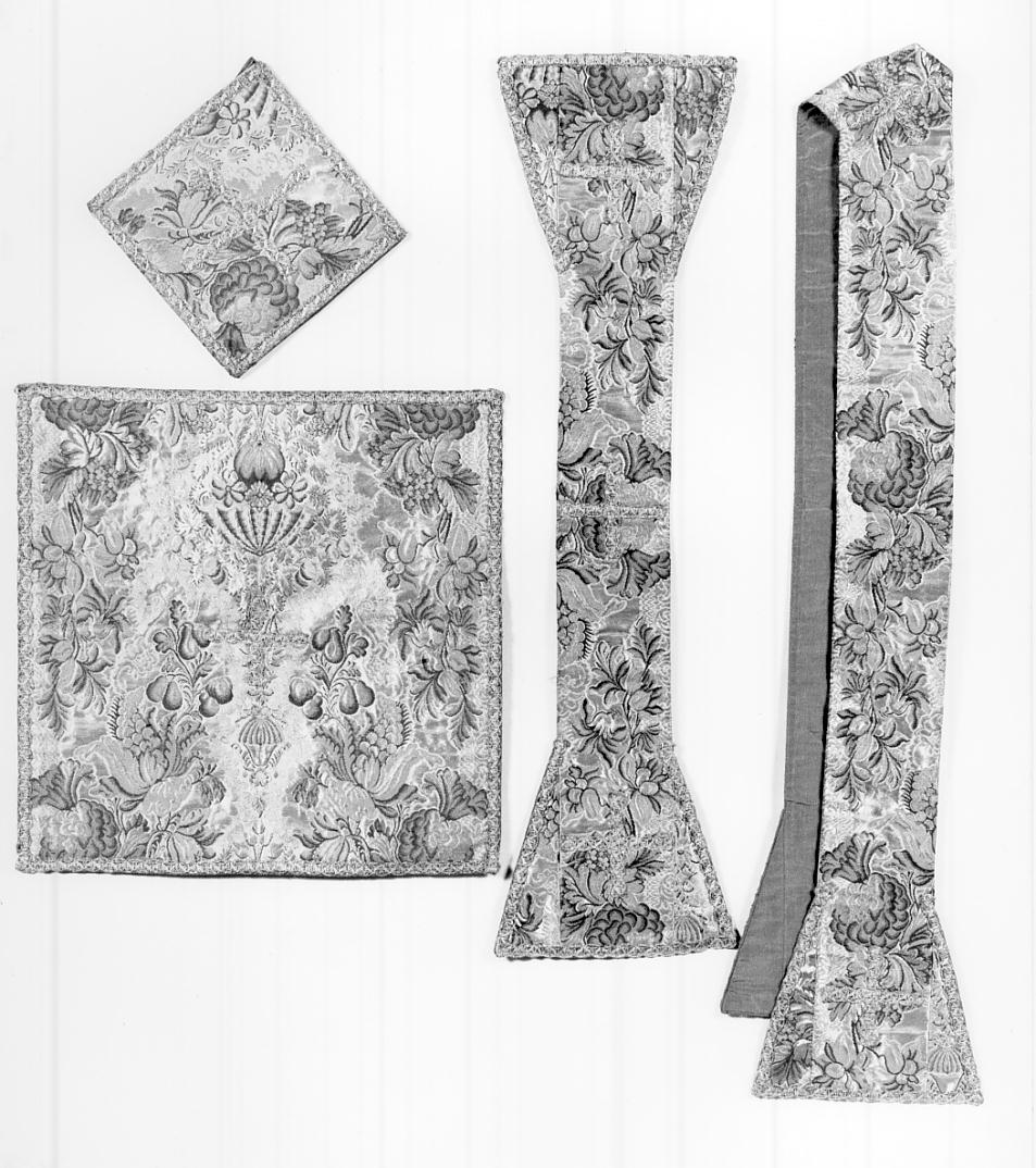 paramento liturgico, insieme - ambito italiano (sec. XX)